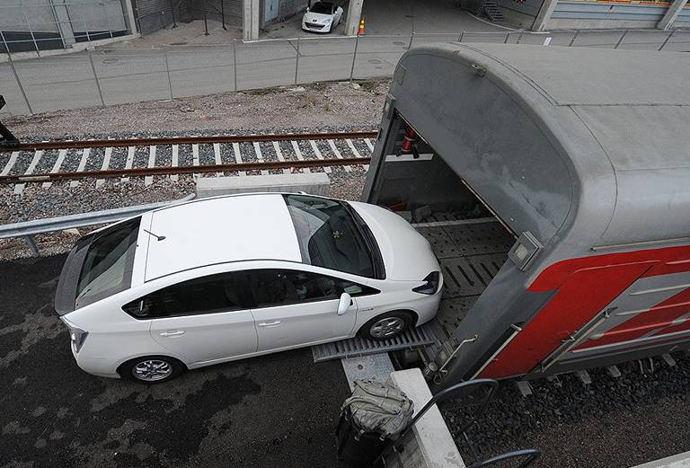 Железнодорожная доставка машины  из Серова в Новороссийск